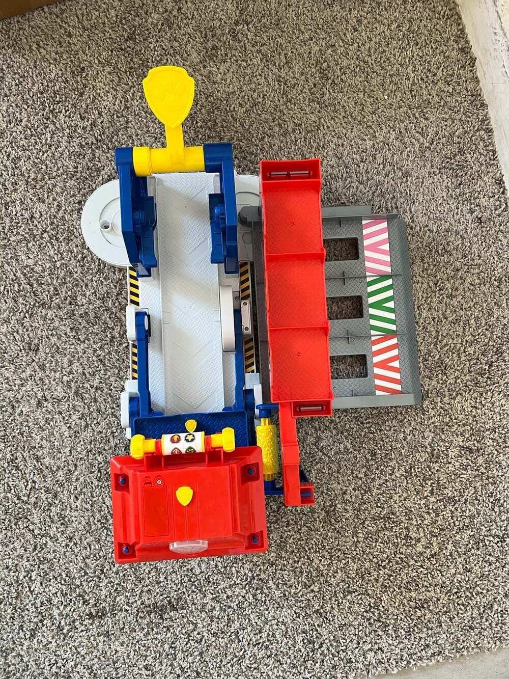 PAW Patrol Big Truck Pups Truck Stop HQ Transforming Playset